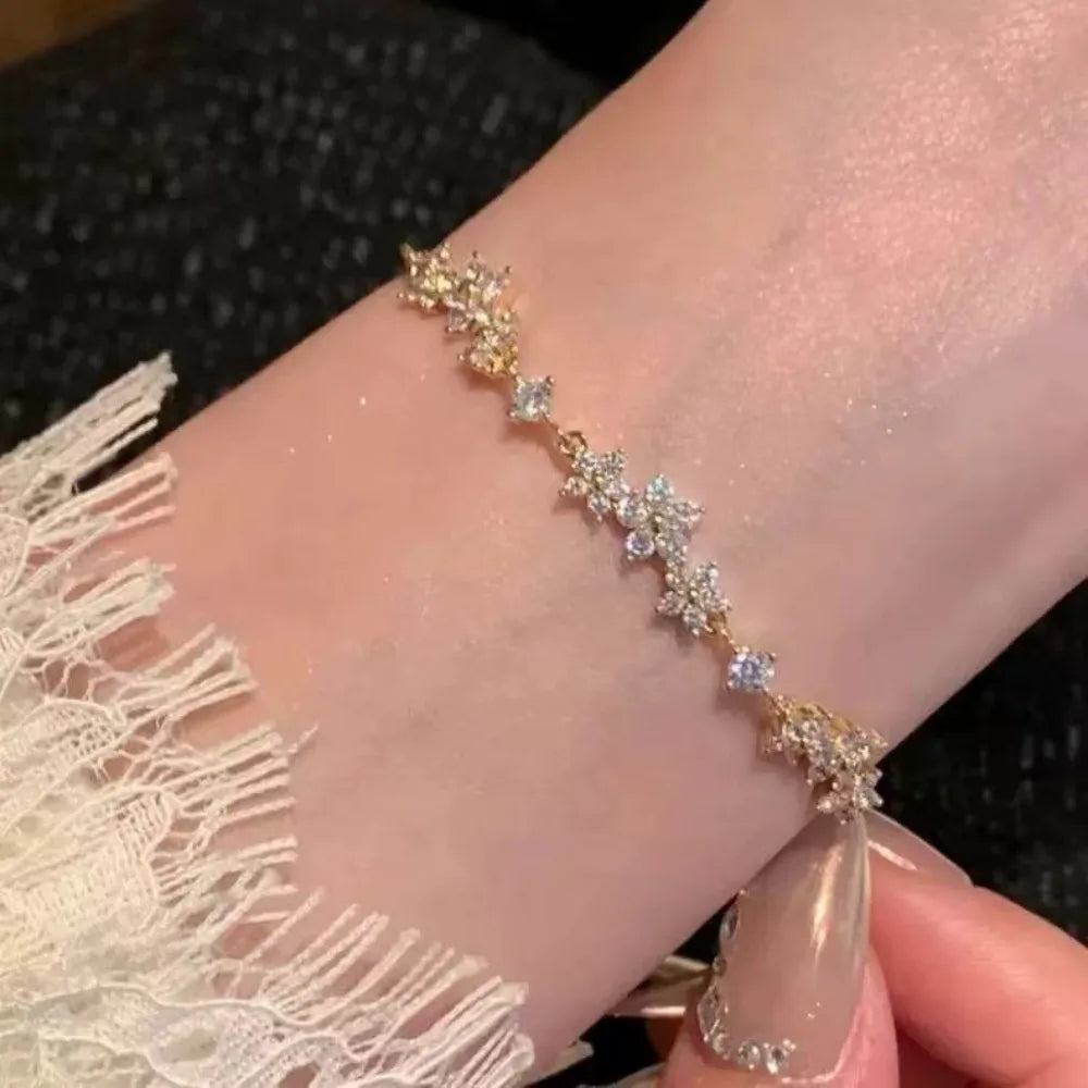 Exquisite Luxury Shining Micro-inlaid Zircon Cherry Blossoms Flower-shaped Adjustable Pull Bracelet for Women Sweet Jewelry Gift